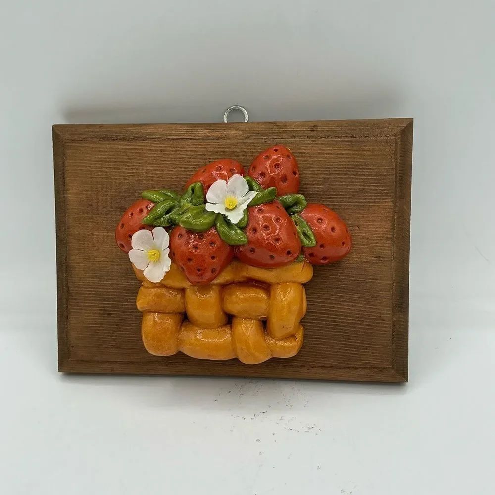 Vintage Strawberry Basket Wall Plaque - Ceramic Accent